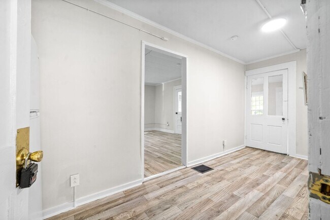 Building Photo - 416 S 2nd St