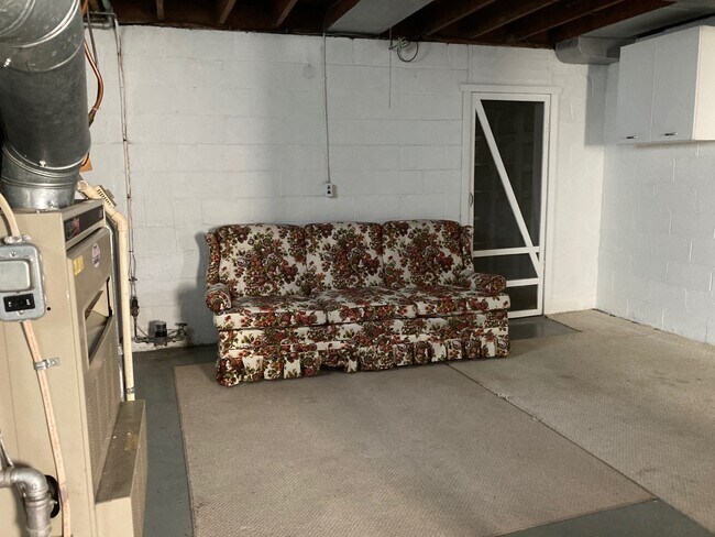 Building Photo - 1090 Clay Pike