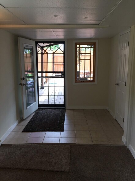 Building Photo - 309 Cantril St