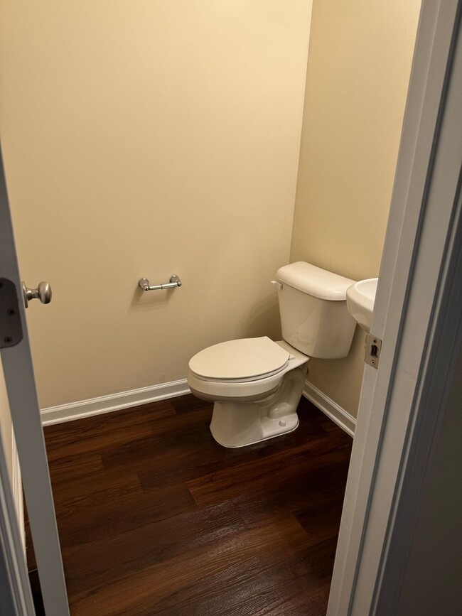 Building Photo - 32 Amber Dr