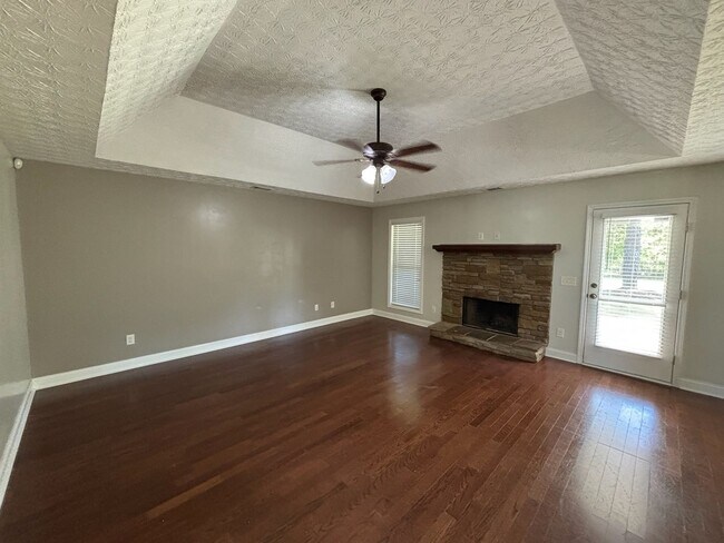 Building Photo - This Cute Home Is Everything You've Been Looking For! In A Quiet Subdivision With No Hoa