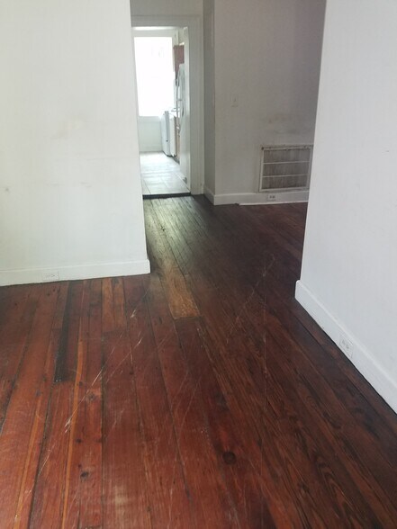 Building Photo - 107 Nassau St