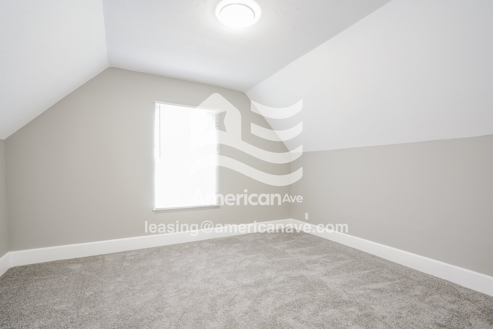 Building Photo - 924 E Dayton St