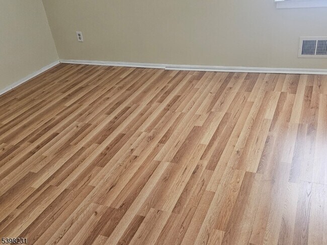 Building Photo - 99 Chapman Pl