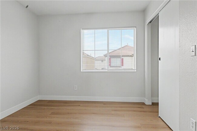 Building Photo - 5162 Paradise Skies Ave