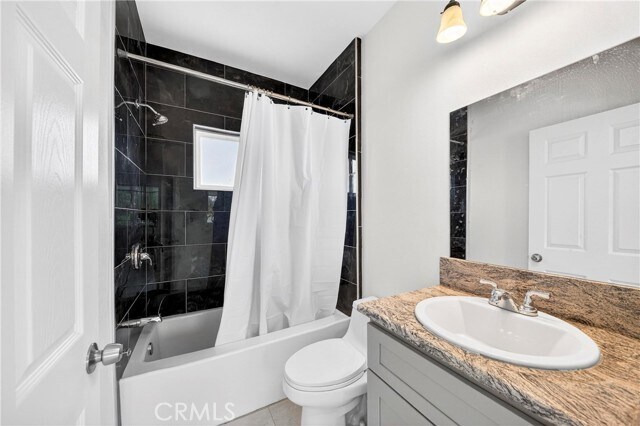 Building Photo - 525 W Woodcrest Ave