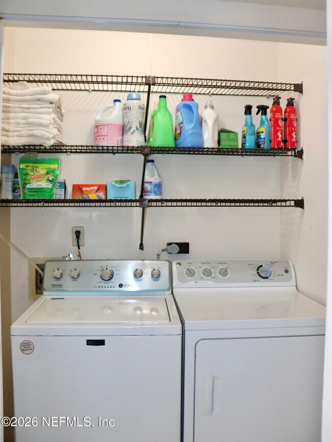 Building Photo - 11549 Kelvyn Grove Pl