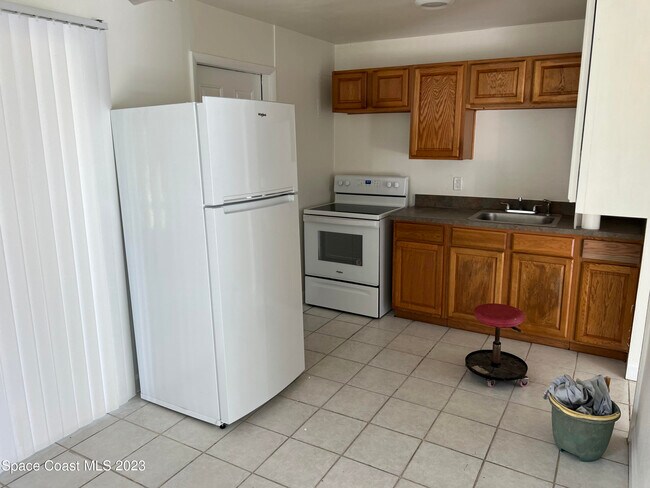 Building Photo - 2174 Shelby Dr