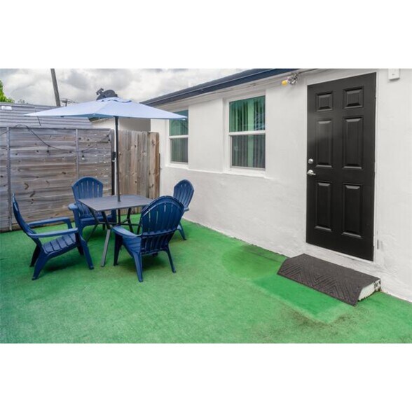 Building Photo - 2724 SW 34th Ct