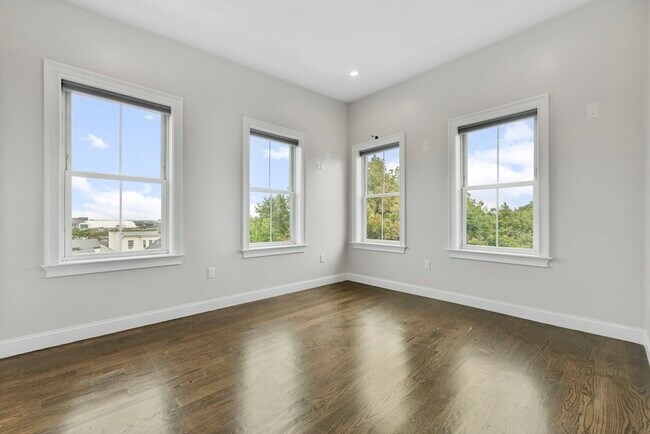 Building Photo - 189 Trenton St