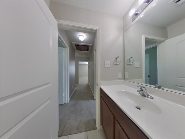 Building Photo - 652 Totem Trail Dr