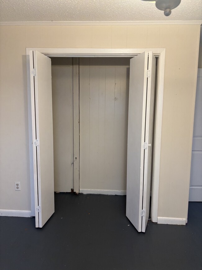 Building Photo - 3503 W Congress St