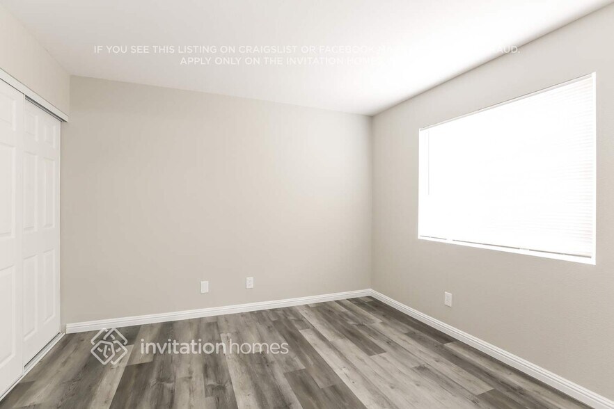 Building Photo - 1400 Desert Hills Dr