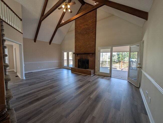 Building Photo - Gorgeous Brick 4 bedroom, 4 bathroom home located in the Farmwood community in Minthill!