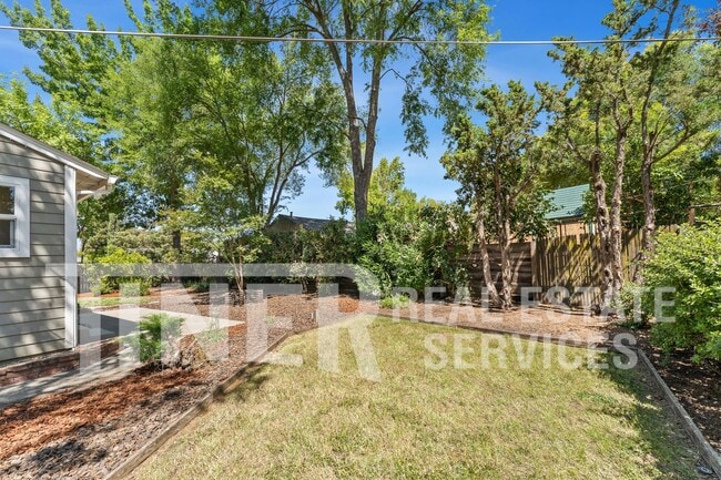 Building Photo - 541 Sandburg Dr