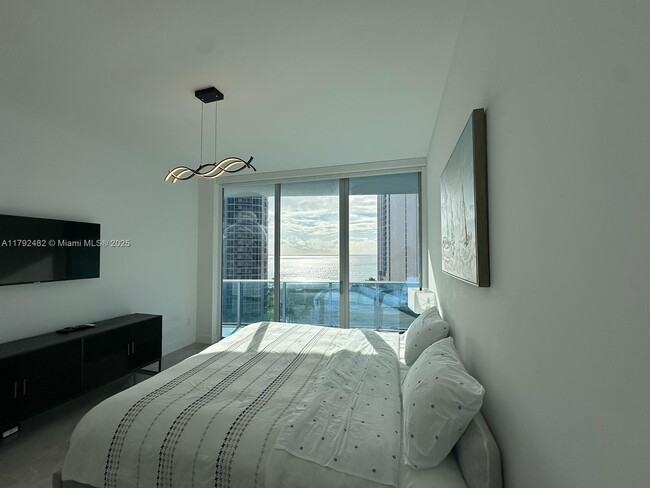 Building Photo - 17550 Collins Ave