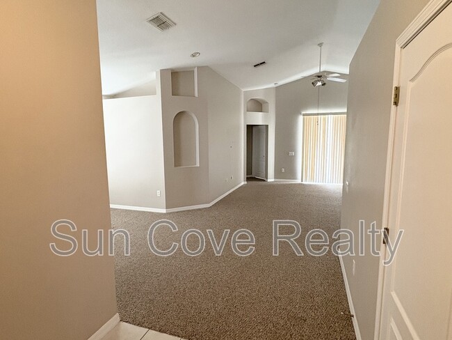 Building Photo - 31032 Stone Arch Ave