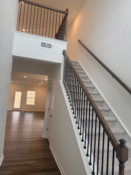 Building Photo - 1028 Red Finch Wy