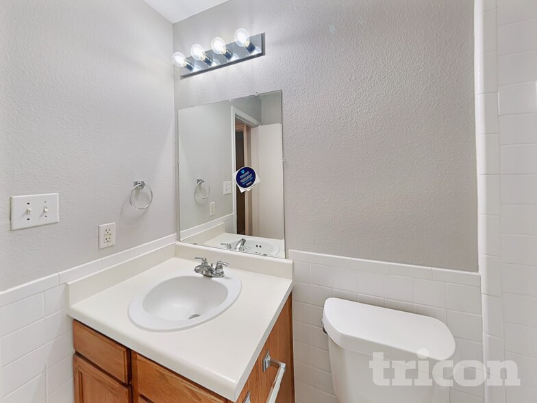 Building Photo - 8507 Crinum Lily Dr