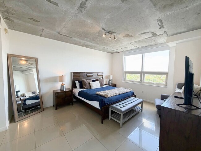 Building Photo - 3250 NE 1st Ave