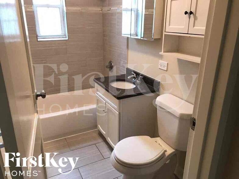 Building Photo - 1114 Jewett St