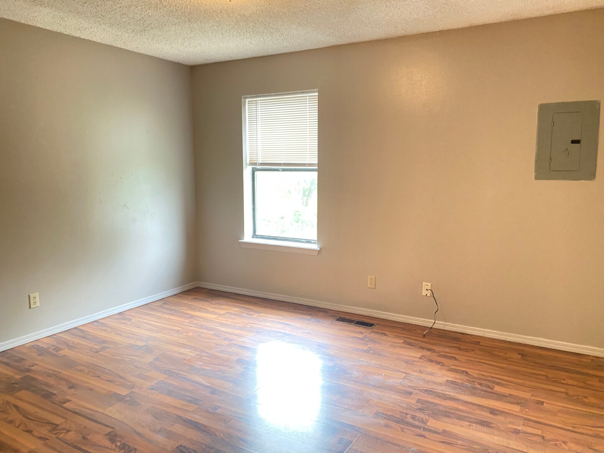 Building Photo - 1408 Christy Dr