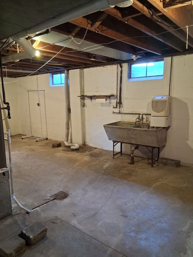 Building Photo - 3 BR/2 B  Single Family Home in suburb community of LaVale