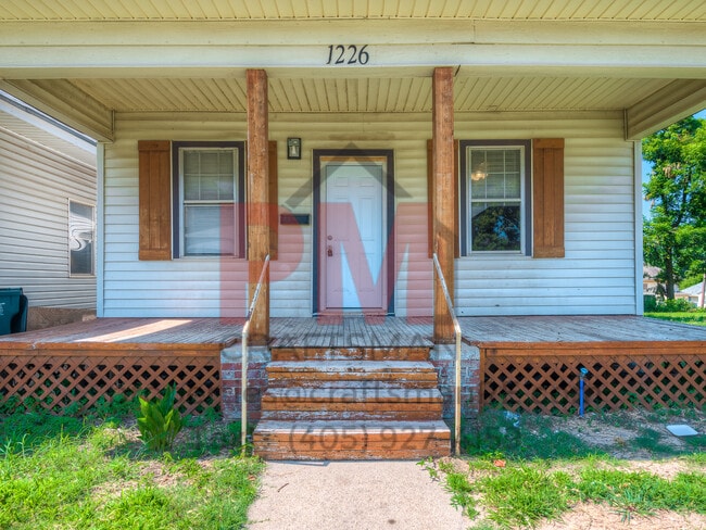 Building Photo - 1226 NW 8th St