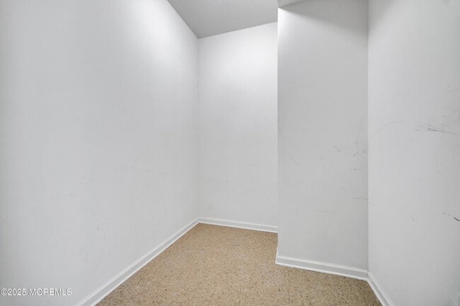 Building Photo - 82 Demarest Dr