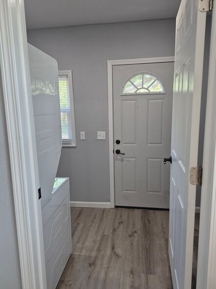 Building Photo - 312 S Rose Hill Rd