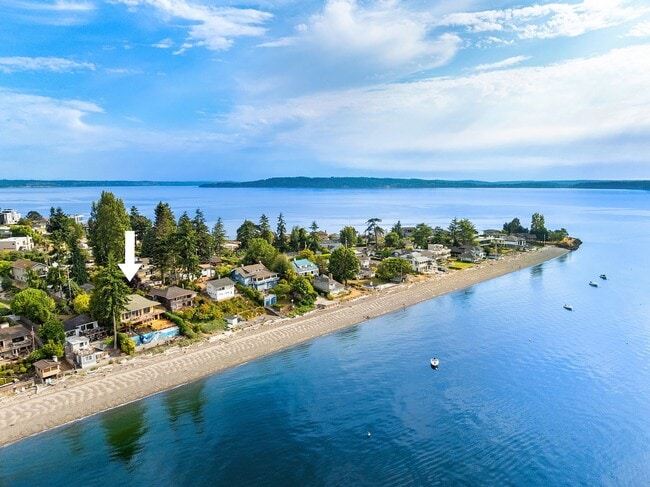 Building Photo - Three Tree Point beach front home - 3+ bedroom & 4.5 bathrooms ready for move in NOW!
