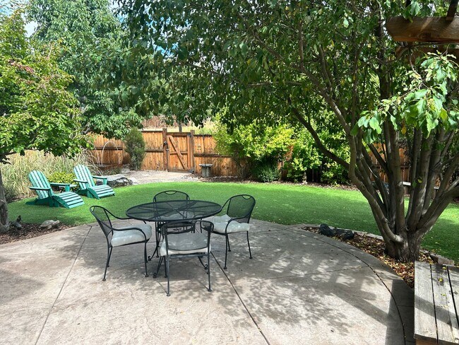 Building Photo - Incredible 4-bedroom Family Home with Fine Finishes and Private Spaces