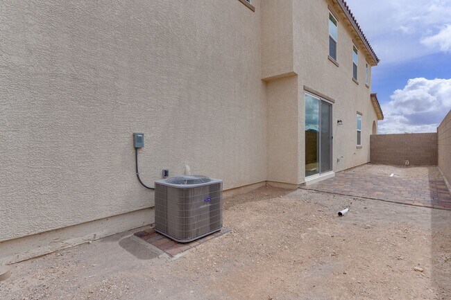 Building Photo - SPACIOUS 4BEDROOM 3BATH HOME IN INSPIRADA