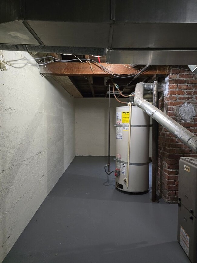 Building Photo - Alder Duplex