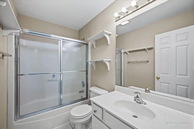 Building Photo - 1058 E Danbury Dr