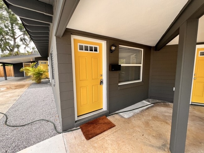 Building Photo - 2414 Formosa Ave
