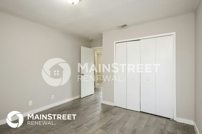 Building Photo - 355 Summerset Dr
