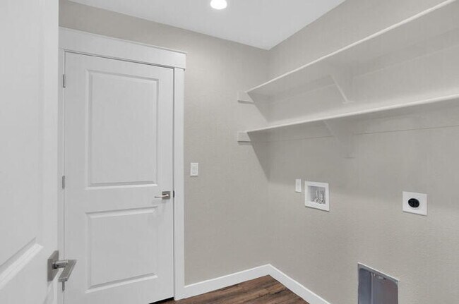 Building Photo - Spacious 3-Bedroom Home with Mountain Views and Open Layout in Central Colorado Springs