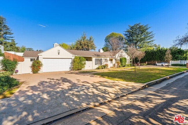 Building Photo - 17117 Weddington St