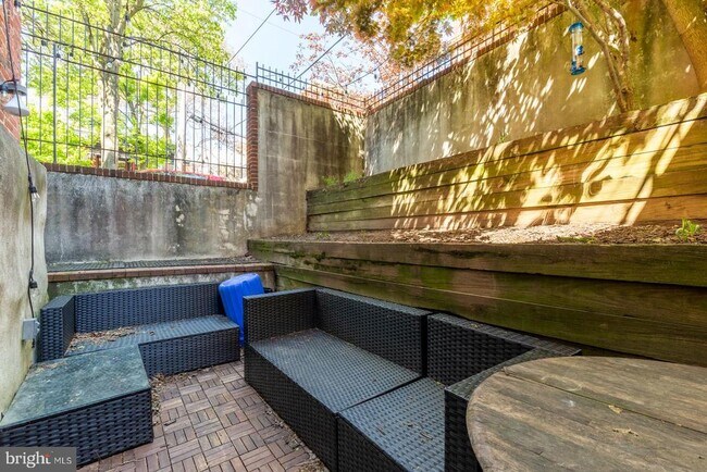 Building Photo - 1631 Green St