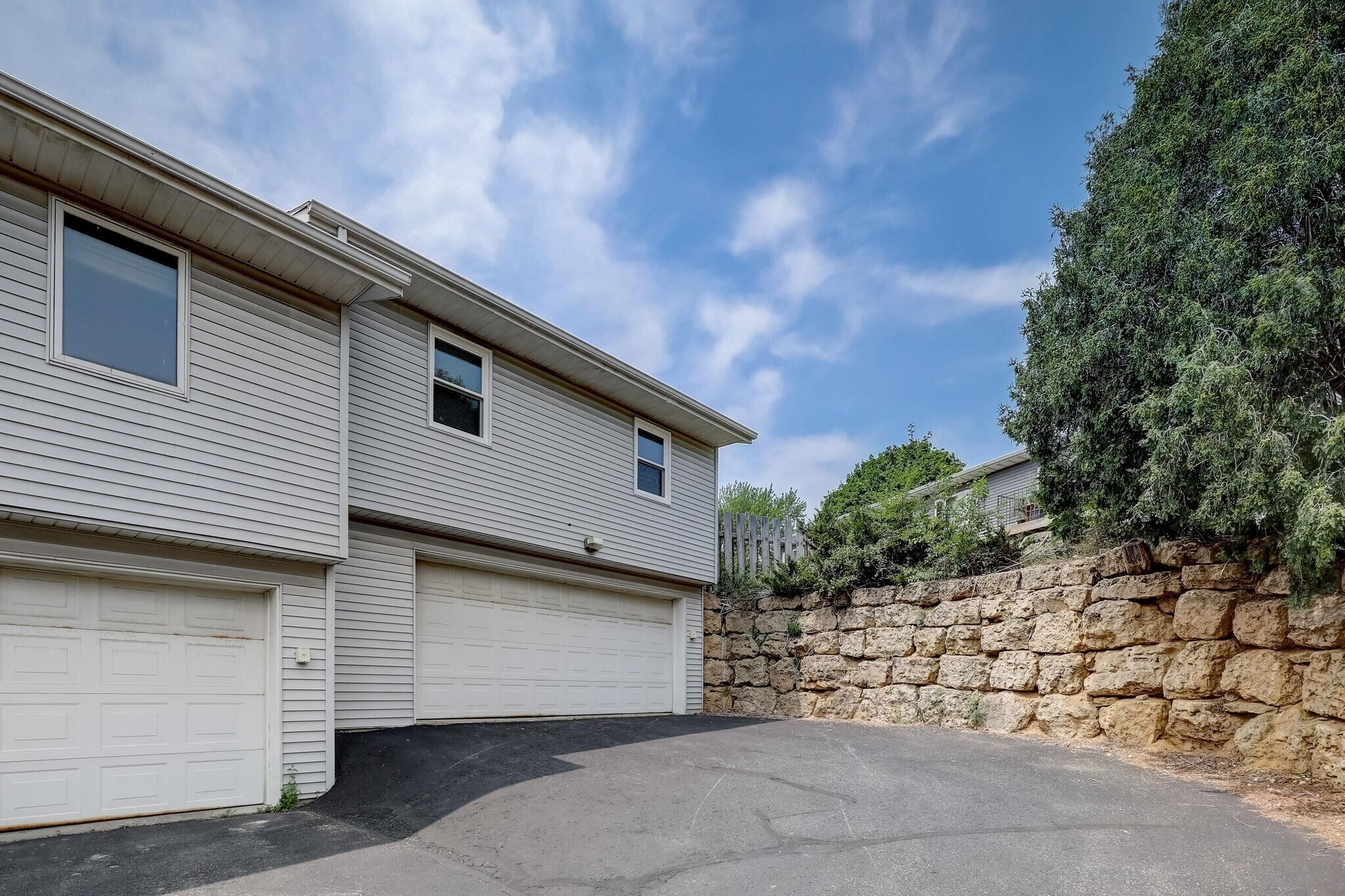 Building Photo - 225 Buechner Dr