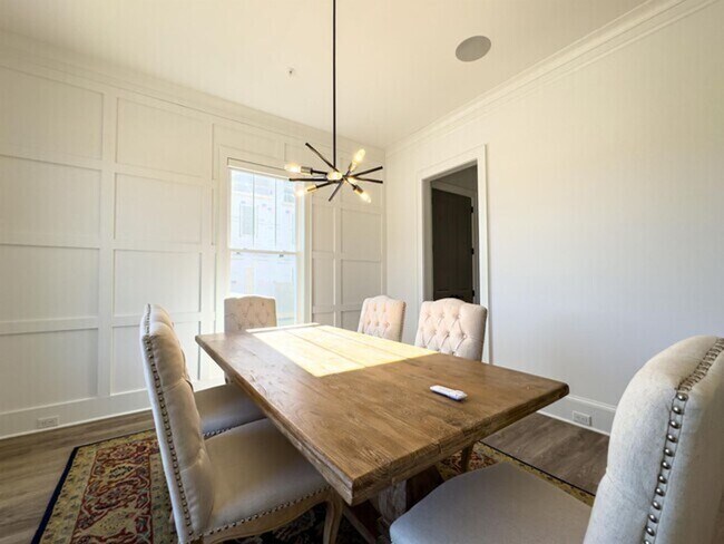 Building Photo - Gorgeous Townhome For Rent in the heart of...