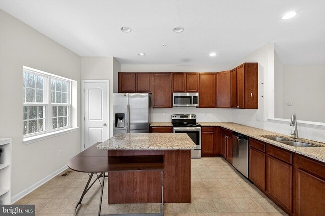 Building Photo - 48 Munro Rd