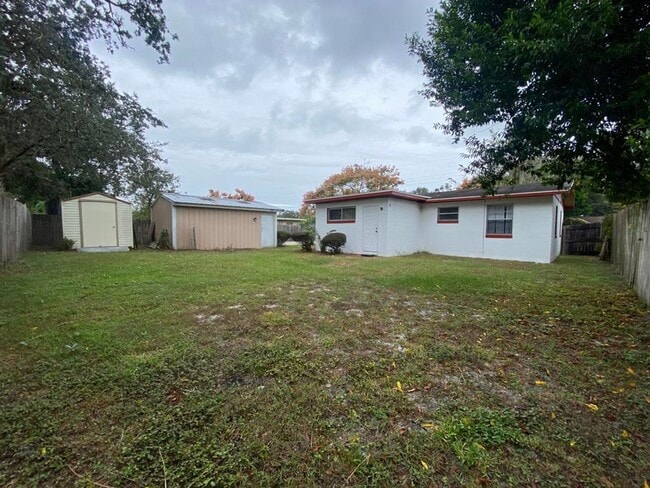 Building Photo - 2/1 plus bonus room in Holly Hill