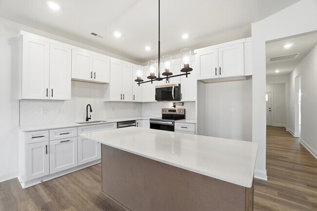 Building Photo - 201 Dale Dr