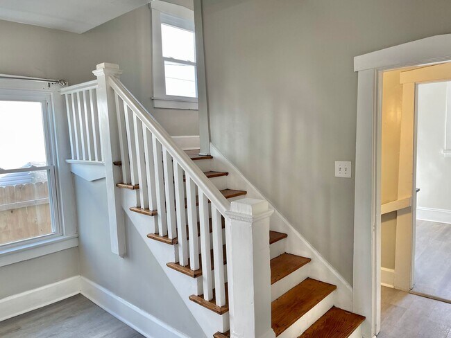 Building Photo - 918 Carpenter St