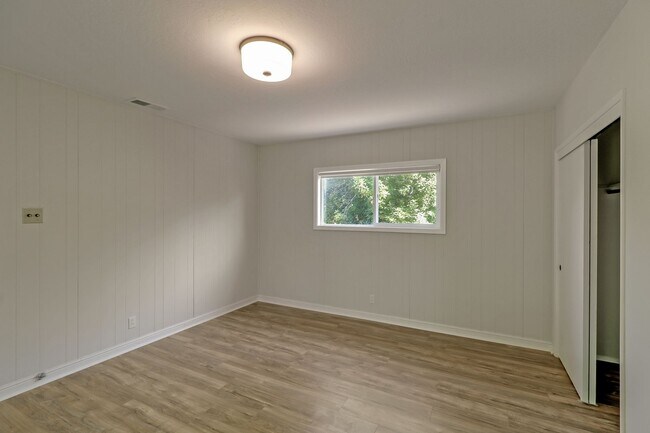 Building Photo - Los Altos 4-Bedroom with Fireplace, EV Hoo...