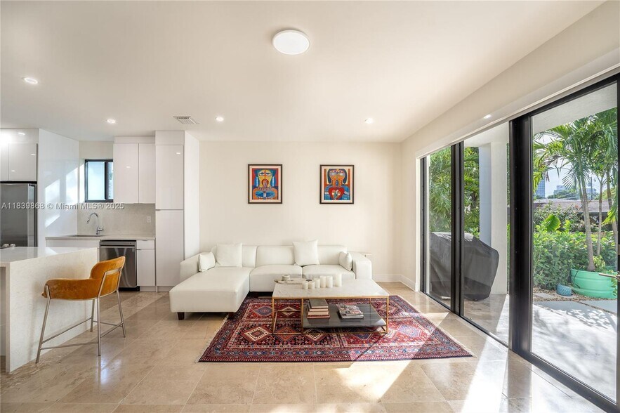 Building Photo - 2766 SW 33rd Ave