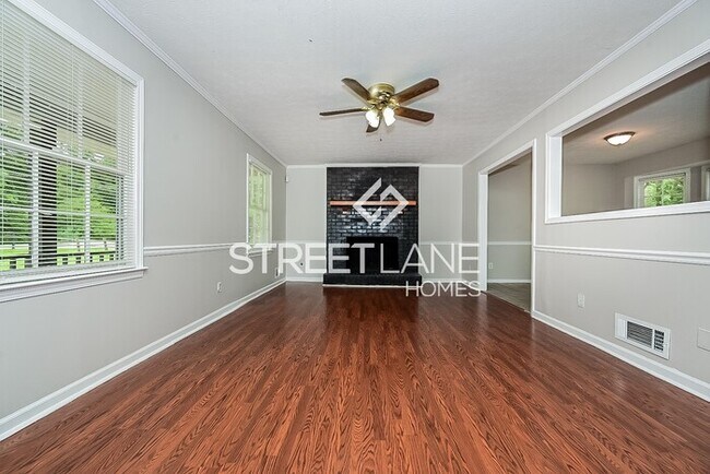 Building Photo - REDUCED!
