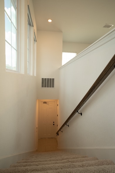 Building Photo - 6534 Barnstorm Wy